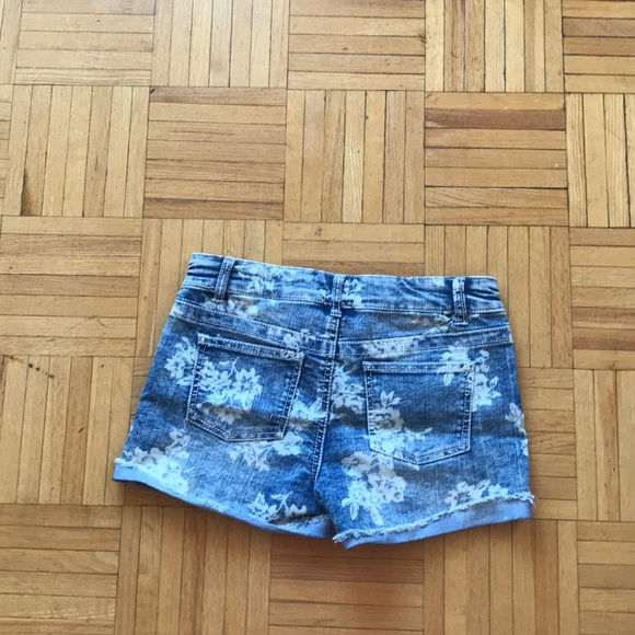 These are jean shorts - Picture 2 of 3